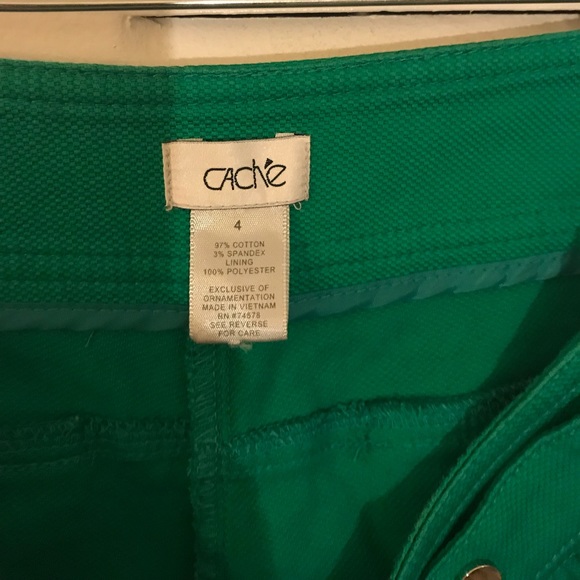 Green cachè shorts - Picture 4 of 4